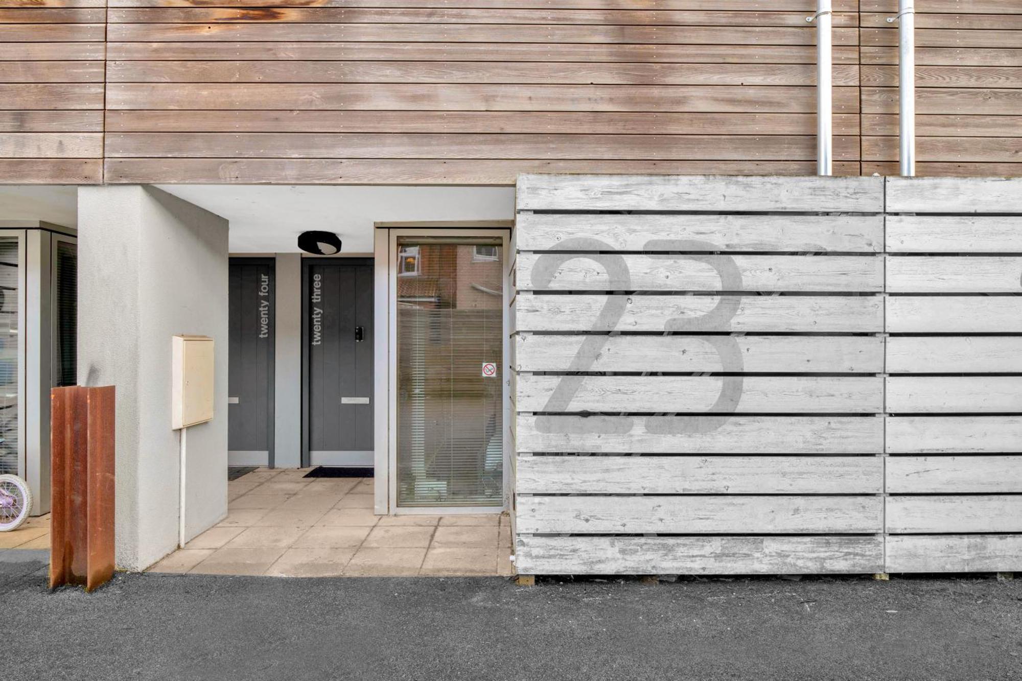 Luxury Waterfront Property With Free Parking 考文垂 外观 照片